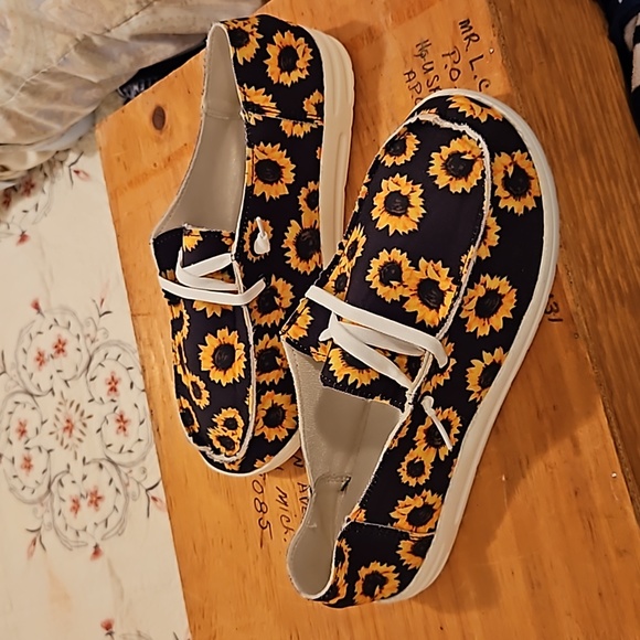 Shoes - NWOT sunflower shoes